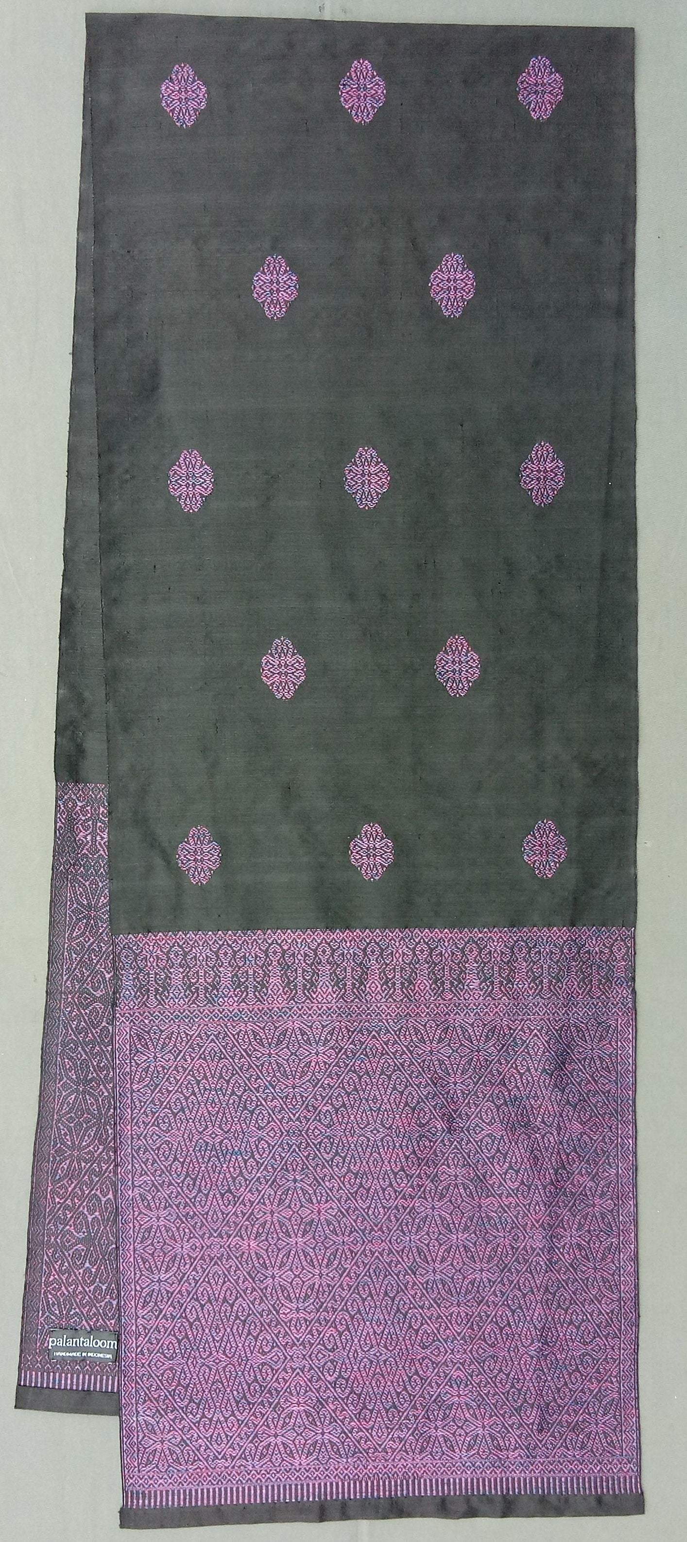 SB-53 scarf with Minangkabau motifs