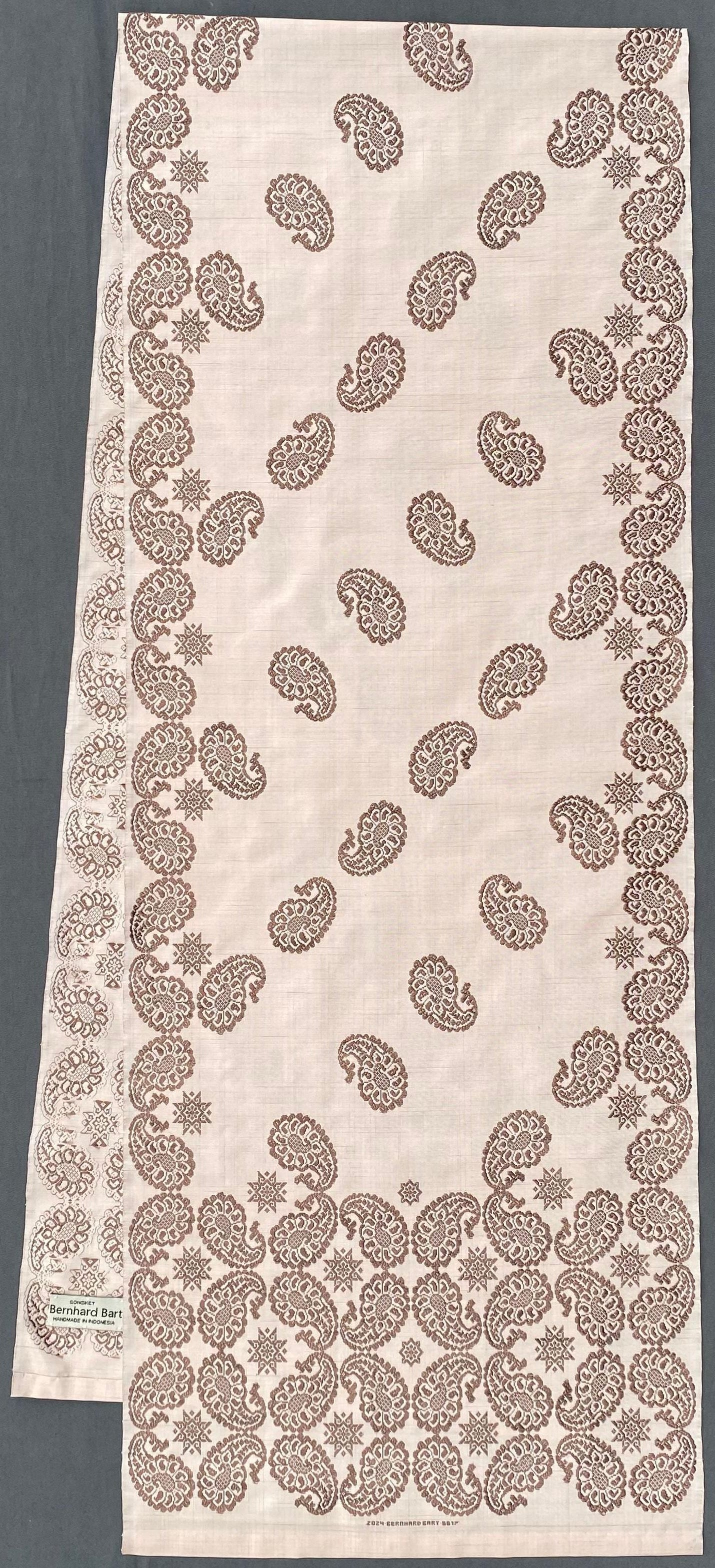 SB-56 scarf with Paisley motif