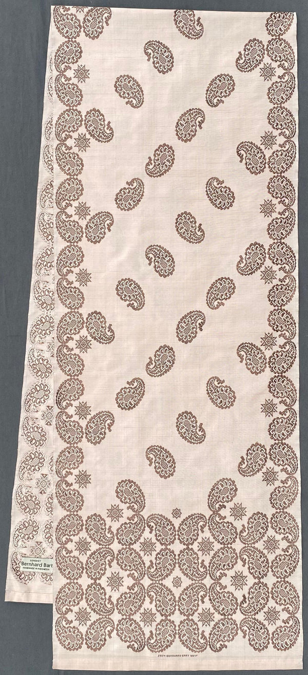 SB-56 scarf with Paisley motif